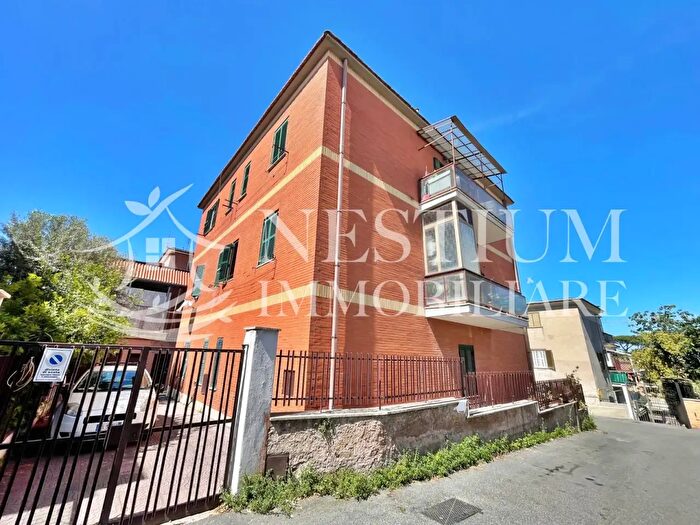 Appartamento bilocale in vendita in Via dei Bandinelli, Roma