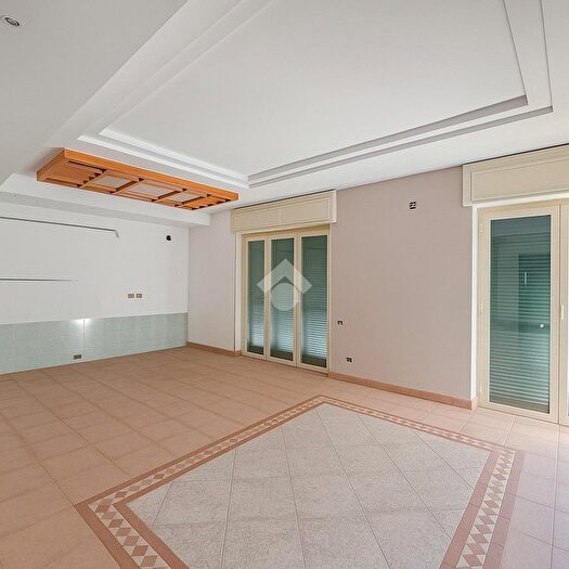 Appartamento con 5 locali in affitto in Via Sette Re, Arzano