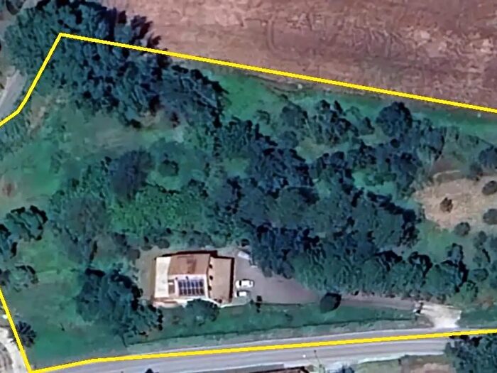 Casa con 11 locali in vendita in Mondavio