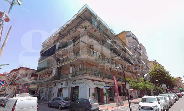 Appartamento con 9 locali in vendita in Via Pecchia, Arzano