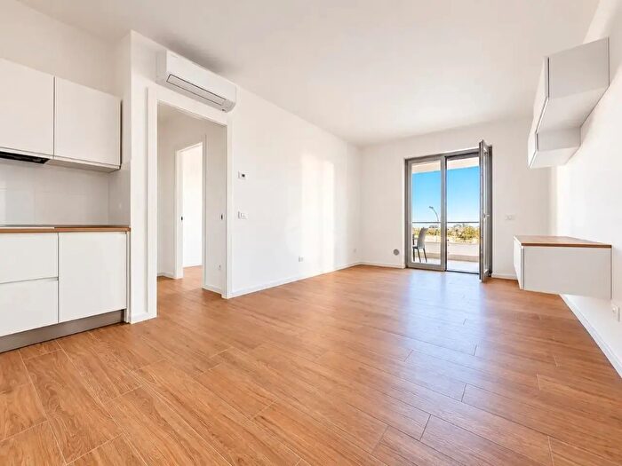 Appartamento trilocale in affitto in Via Luigi De Marchi, Roma