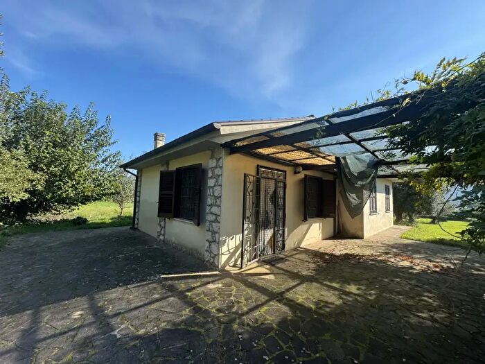 Casa con 7 locali in affitto in Via Monti Lepini, Prossedi