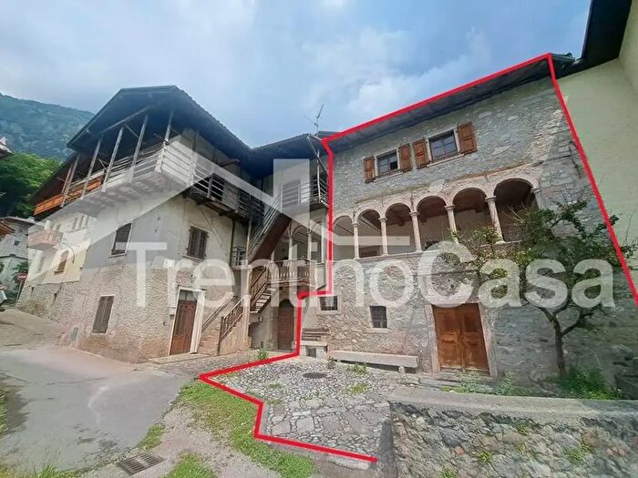 Casa con 10 locali in vendita in Fraz Andogno, San Lorenzo Dorsino