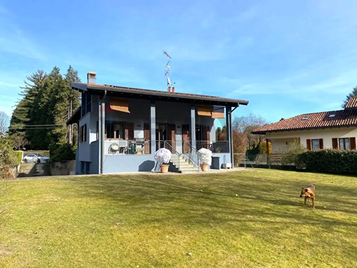 Casa bilocale in vendita in Via Monte Rosa, Dormelletto