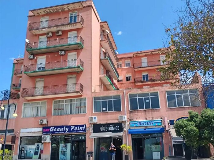 Appartamento con 7 locali in vendita in Viale Santa Panagia, Siracusa
