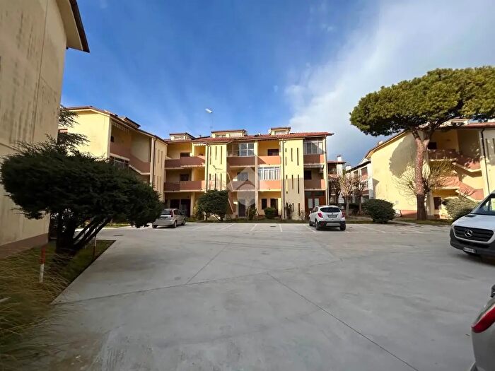 Appartamento trilocale in vendita in Viale a Manzoni, Comacchio