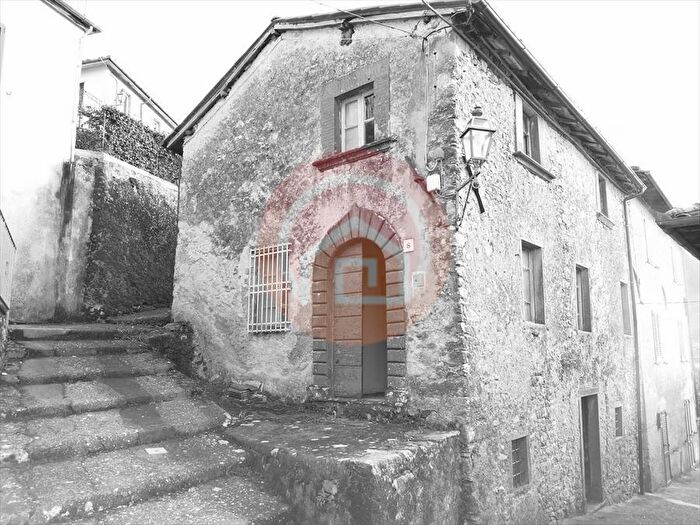 Casa quadrilocale in vendita in Via della Penna, Gallicano