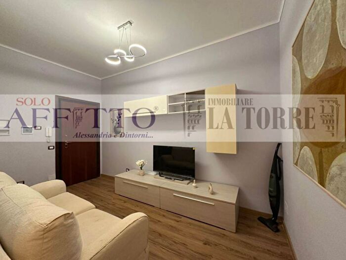 Appartamento trilocale in affitto in VIALE MEDAGLIE D'ORO, Pista, Alessandria