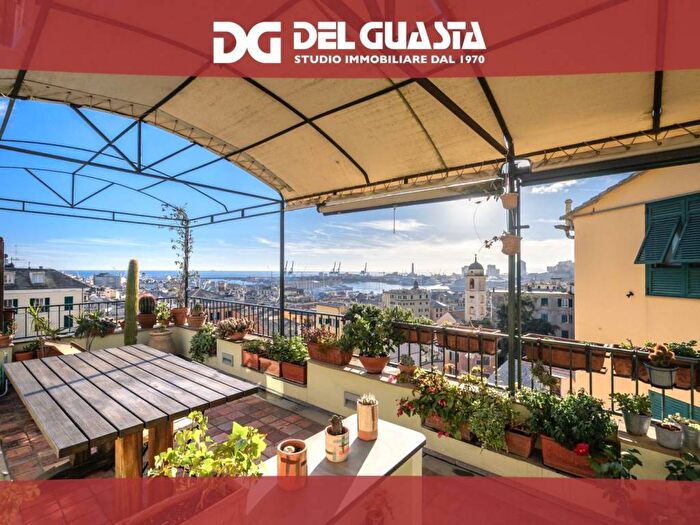 Appartamento quadrilocale in affitto in Piazza della Giuggiola, Carmine, Genova