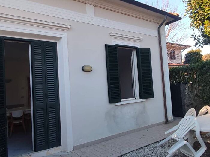 Casa quadrilocale in affitto in Pietrasanta