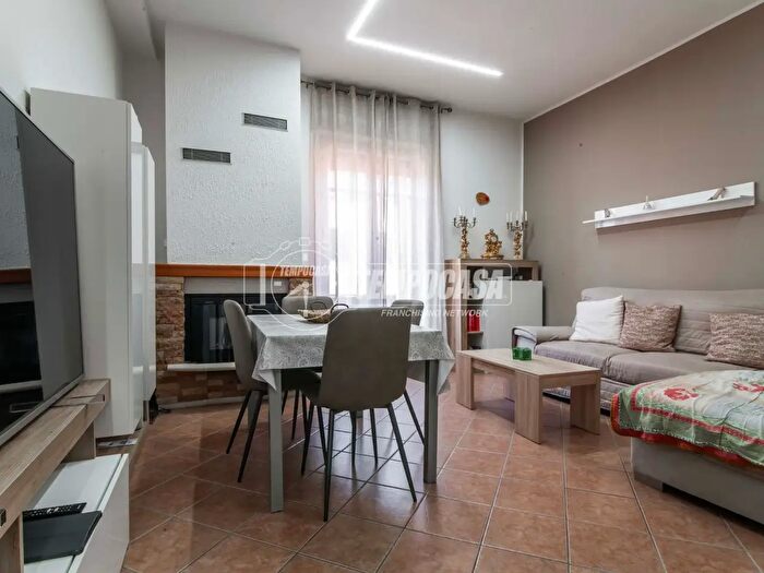 Casa quadrilocale in vendita in Via Varesina, Lurate Caccivio