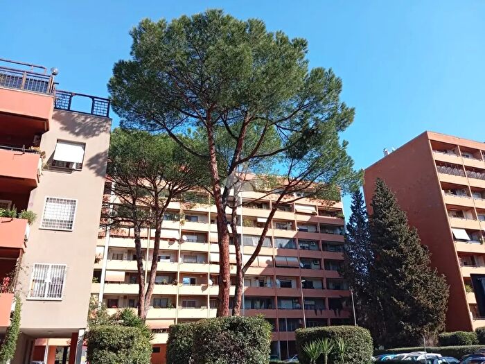 Appartamento trilocale in vendita in Via Ciasca, Roma