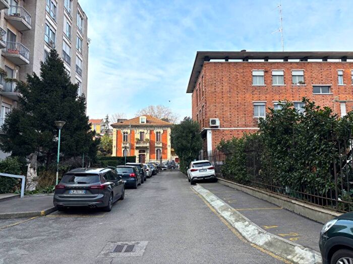 Appartamento trilocale in affitto in Via Carlo Pisacane, Indipendenza, Milano