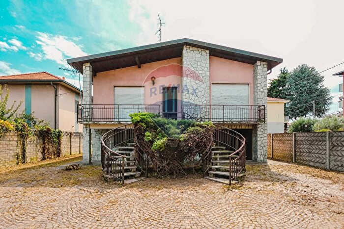 Casa trilocale in vendita in Via Quintino Sella, Busto Arsizio