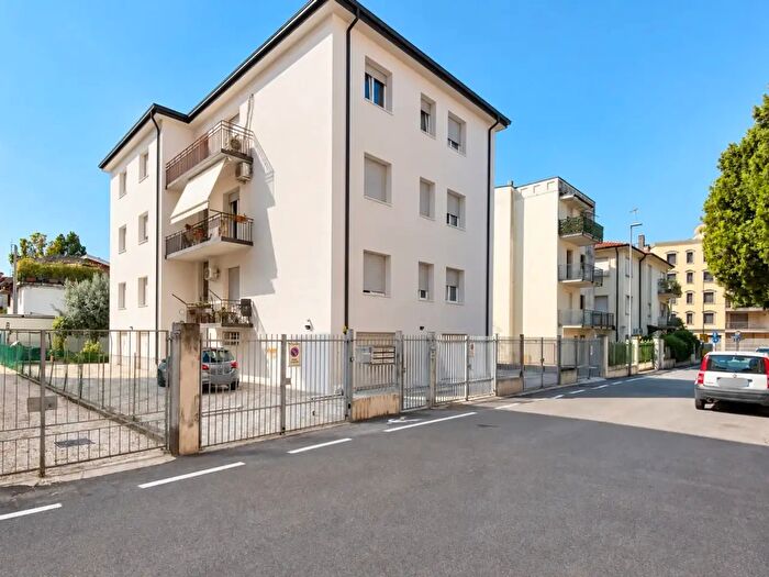 Appartamento trilocale in vendita in Via Bartolomeo Ruspoli, Vicenza