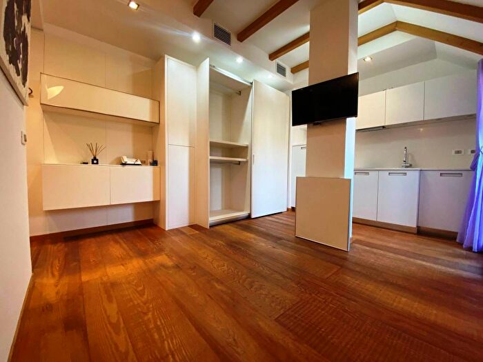 Casa monolocale in affitto in Via Fratelli Cairoli, Centro, Lecco