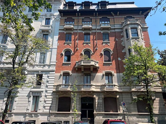 Appartamento con 6 locali in affitto in Via Alberto da Giussano, Pagano, Milano