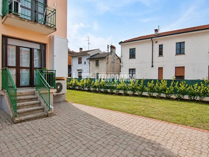 Casa trilocale in vendita in Trecate