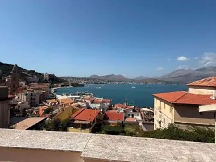 Appartamento quadrilocale in vendita in Via Ladislao, Gaeta