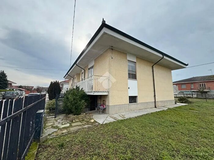 Casa con 6 locali in vendita in Via Poirino, Carmagnola