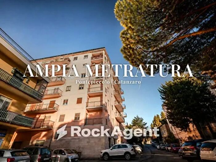 Appartamento quadrilocale in vendita in Via Bambinello Gesù, Catanzaro