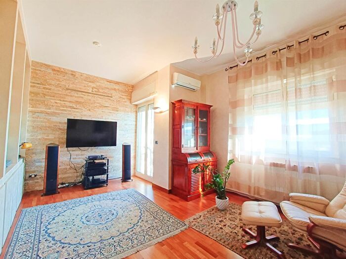 Appartamento con 5 locali in vendita in Via Maresciallo Vittorio Maggiore, Bari