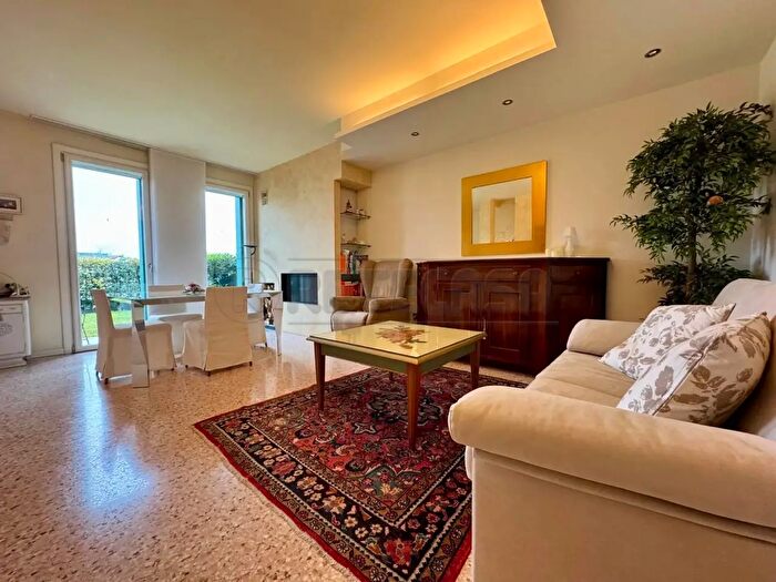 Casa con 7 locali in vendita in Via Marco Guadagnin, Breganze