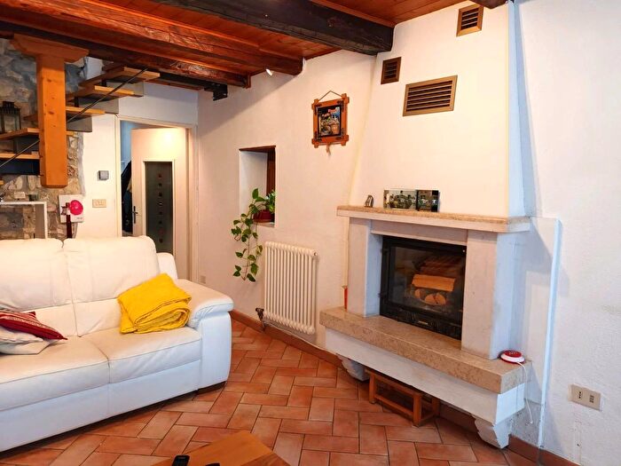 Casa con 7 locali in vendita in Tarzo