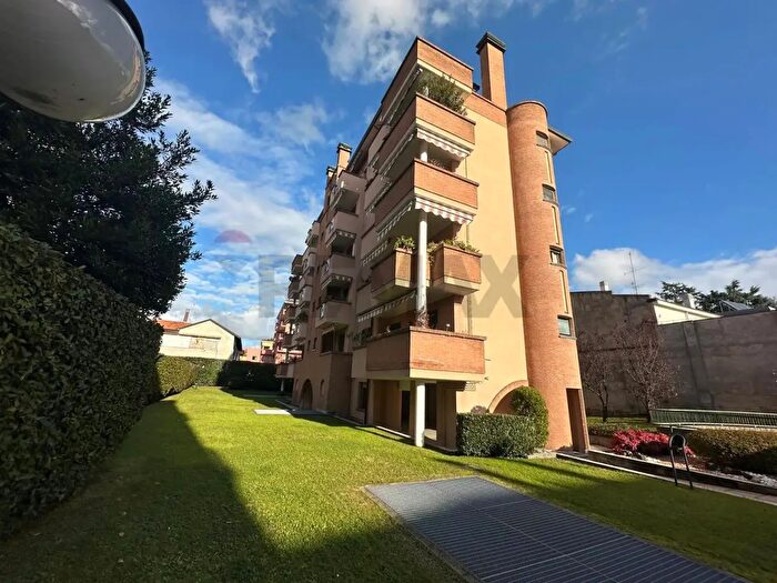 Appartamento quadrilocale in vendita in Via Achille Grandi, Legnano