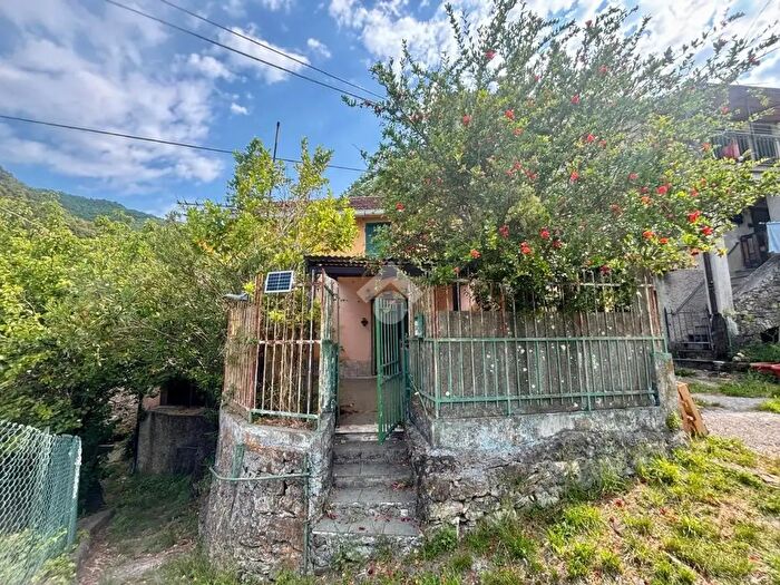 Casa trilocale in vendita in Via Geirato, Genova