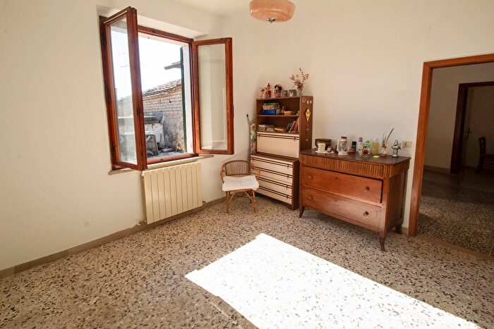 Casa con 5 locali in vendita in Monticiano