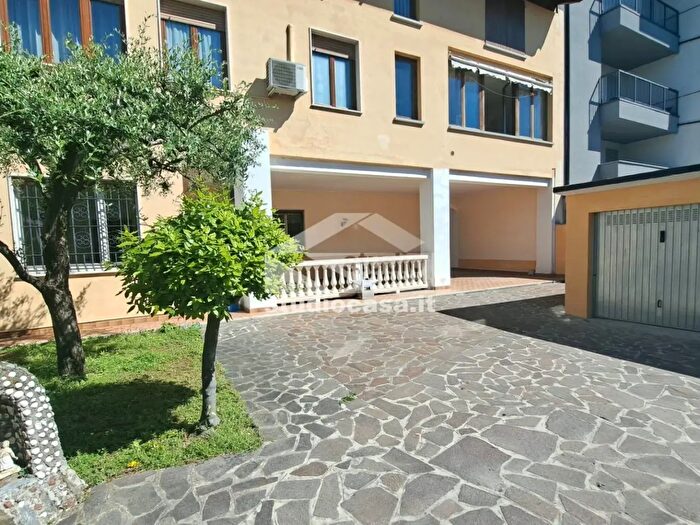 Appartamento trilocale in vendita in Via Spartaco, Caravaggio