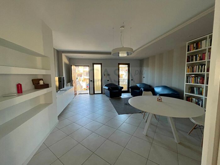 Appartamento con 5 locali in vendita in Via Leopardi, Nereto