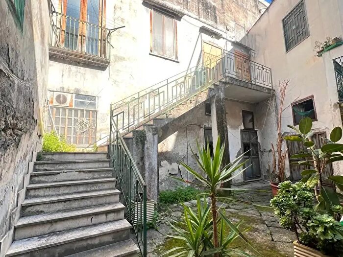 Appartamento con 6 locali in vendita in Via Cesare Battisti, Scafati