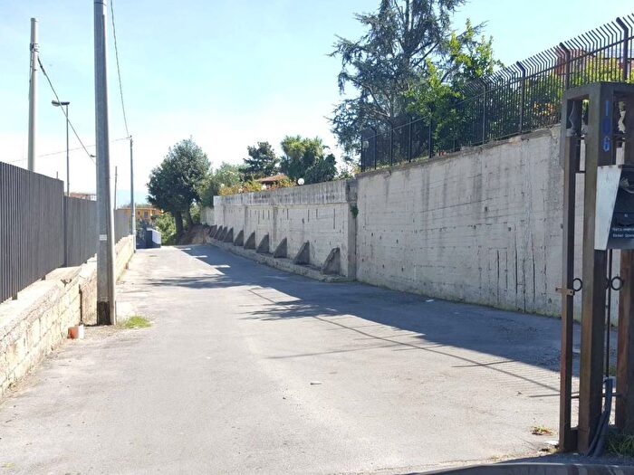 Appartamento trilocale in affitto in Via Antonio Cinque, Chiaiano, Napoli