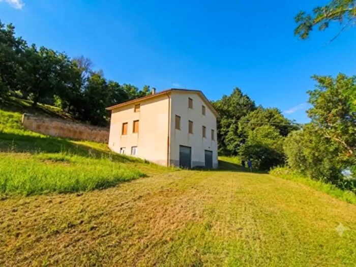 Casa con 6 locali in vendita in Rosora
