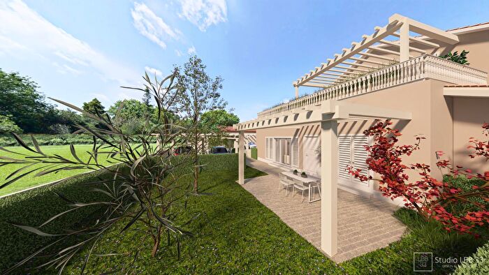 Appartamento con 5 locali in vendita in Cascina