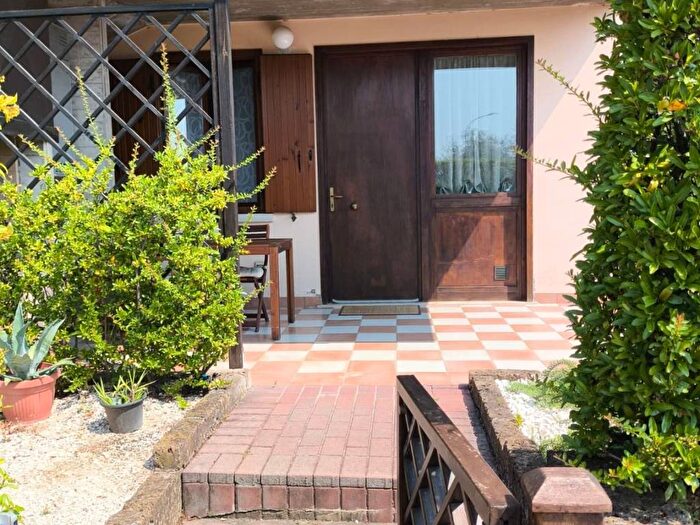 Appartamento bilocale in affitto in Via Giulio Cesare, Rivoltella, Desenzano del Garda