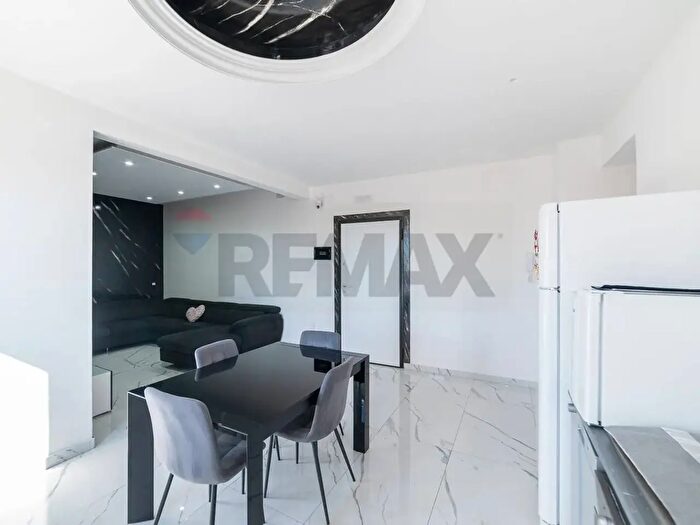 Appartamento trilocale in vendita in Via Zuccarelli, Catania