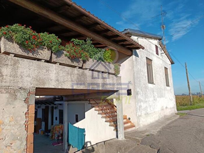 Casa con 6 locali in vendita in Via Centro Sommo a, San Daniele Po
