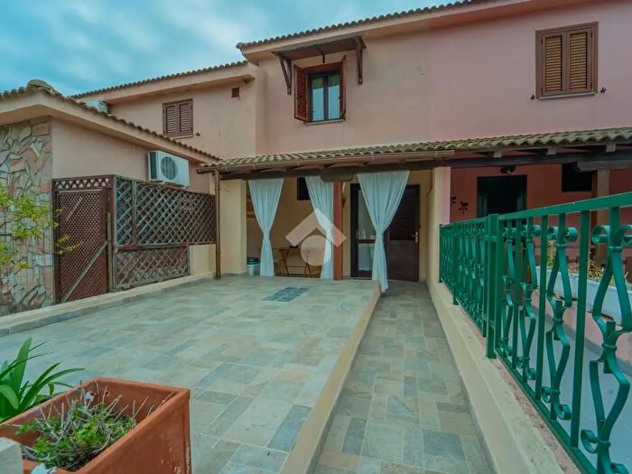 Casa trilocale in vendita in Via Vico Isola Piana, San Teodoro