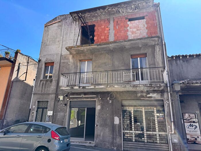 Casa con 6 locali in vendita in Via Vittorio Emanuele III, Belpasso