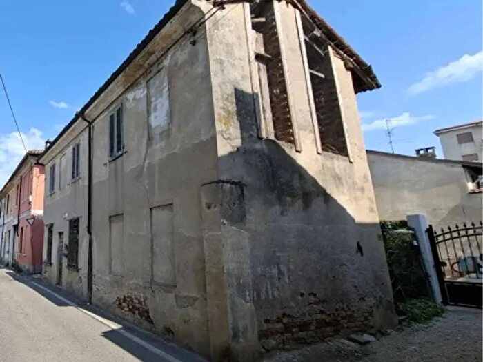 Casa quadrilocale in vendita in Via delle Mura, Garlasco