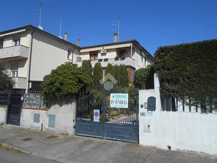 Appartamento con 6 locali in vendita in Via Milano, Comacchio