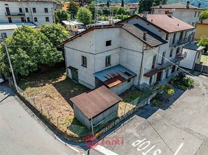 Casa con 6 locali in vendita in Piazzale Lago Novate Mezzola So, Novate Mezzola