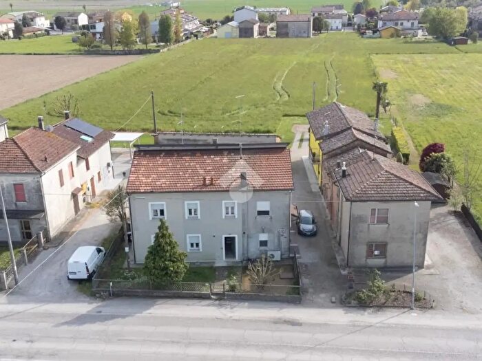 Appartamento trilocale in vendita in Via Correggio, Cento