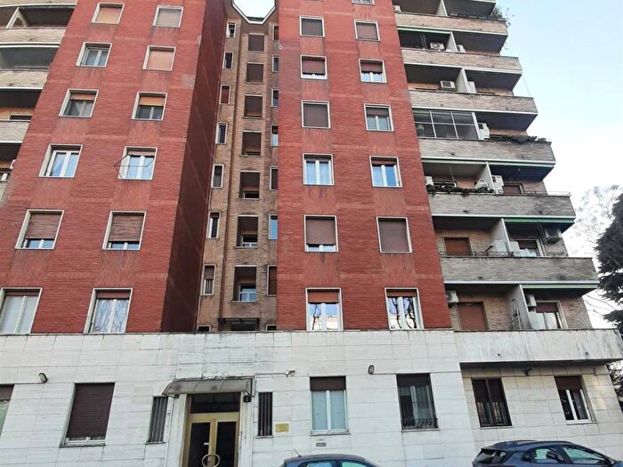 Appartamento trilocale in affitto in Via Ferdinando Lassalle, Chiesa Rossa, Milano