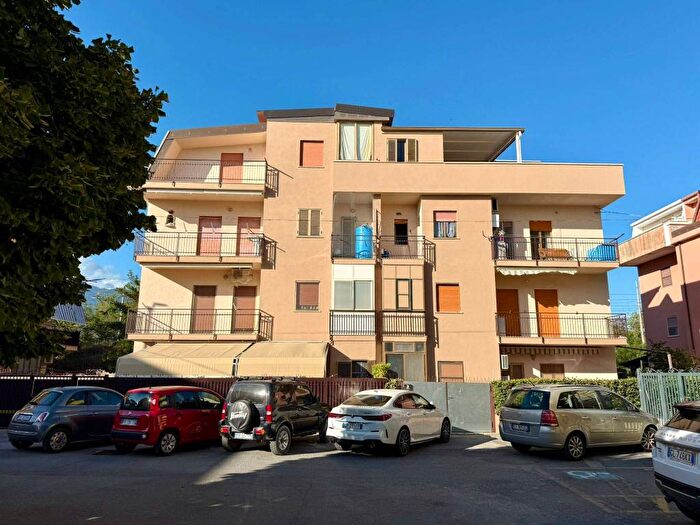 Appartamento trilocale in vendita in Via Michele Bianchi, Gizzeria Lido, Gizzeria