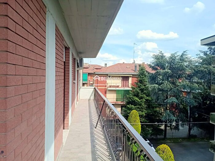 Appartamento con 5 locali in vendita in Modena