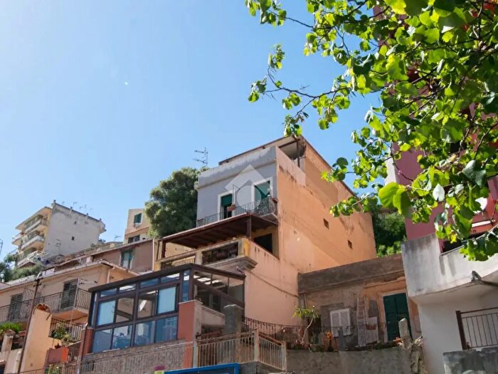 Appartamento trilocale in affitto in Viale Italia, Messina